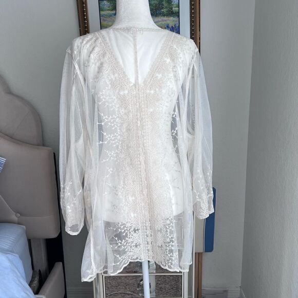 Ultra pink mesh embroidered boho top - Picture 3 of 8